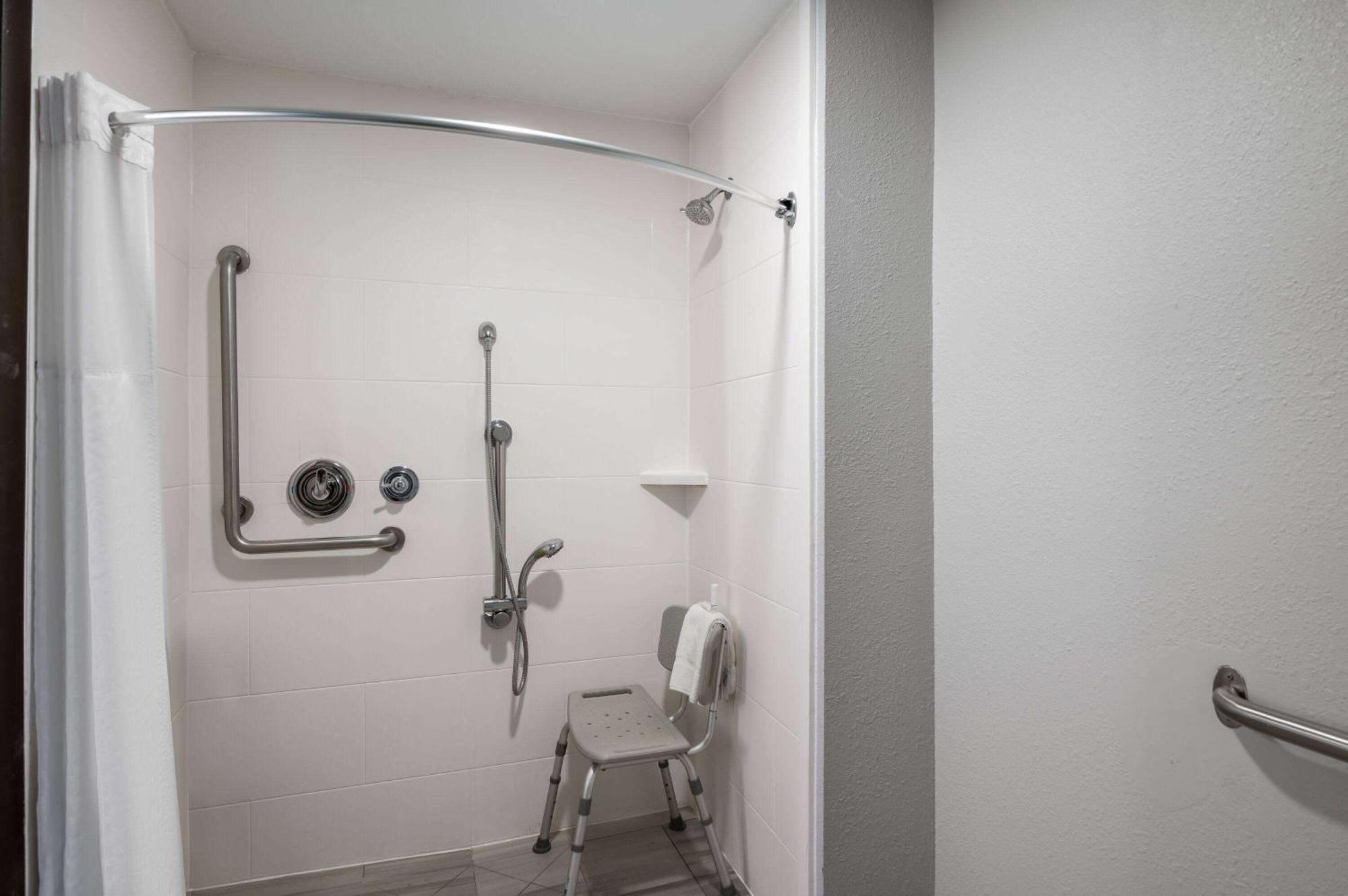 La Quinta Inn By Wyndham Indianapolis Airport Executive Dr Eksteriør bilde
