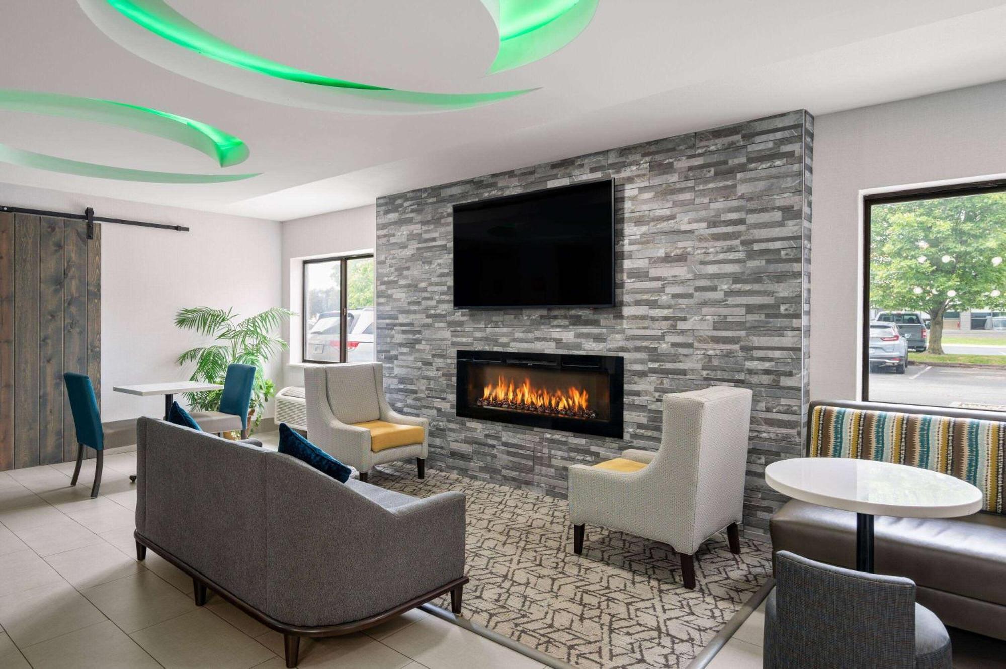 La Quinta Inn By Wyndham Indianapolis Airport Executive Dr Eksteriør bilde