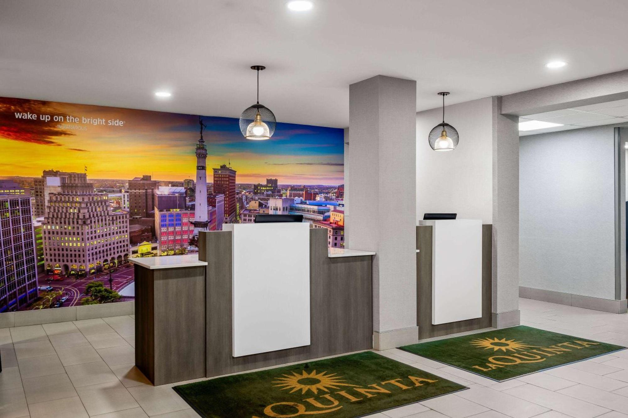 La Quinta Inn By Wyndham Indianapolis Airport Executive Dr Eksteriør bilde