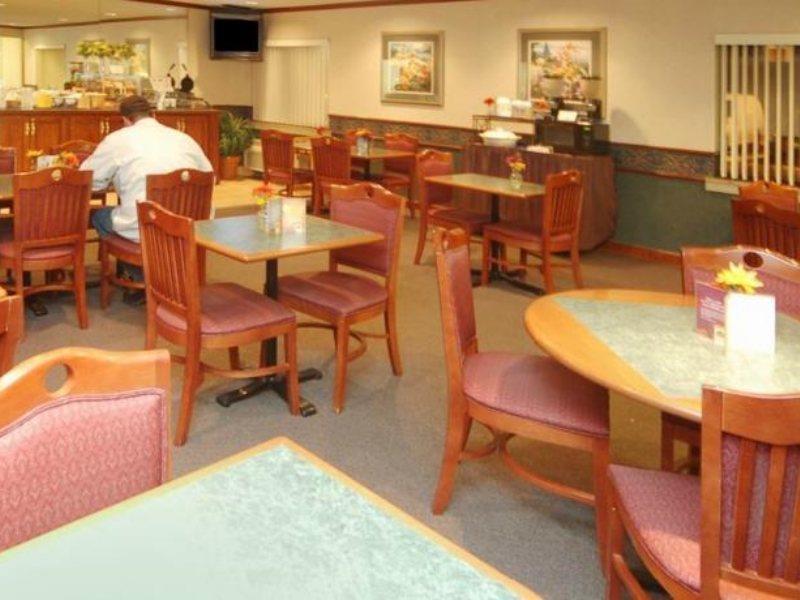 La Quinta Inn By Wyndham Indianapolis Airport Executive Dr Eksteriør bilde