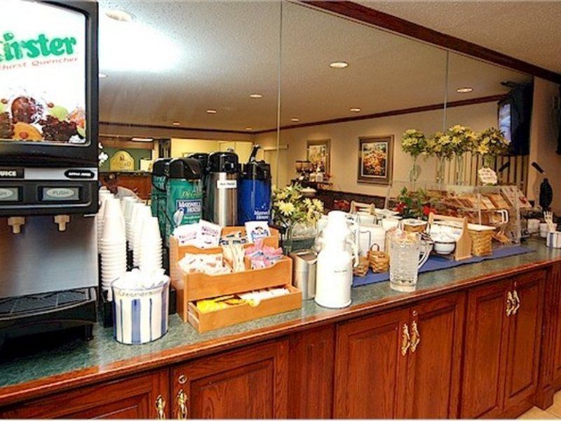La Quinta Inn By Wyndham Indianapolis Airport Executive Dr Eksteriør bilde